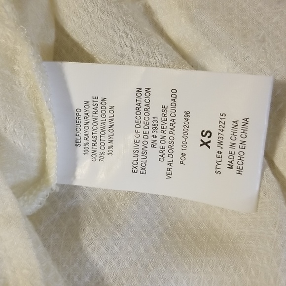 Altar'd State Top Size XS White Boho Embroidered - Picture 8 of 8